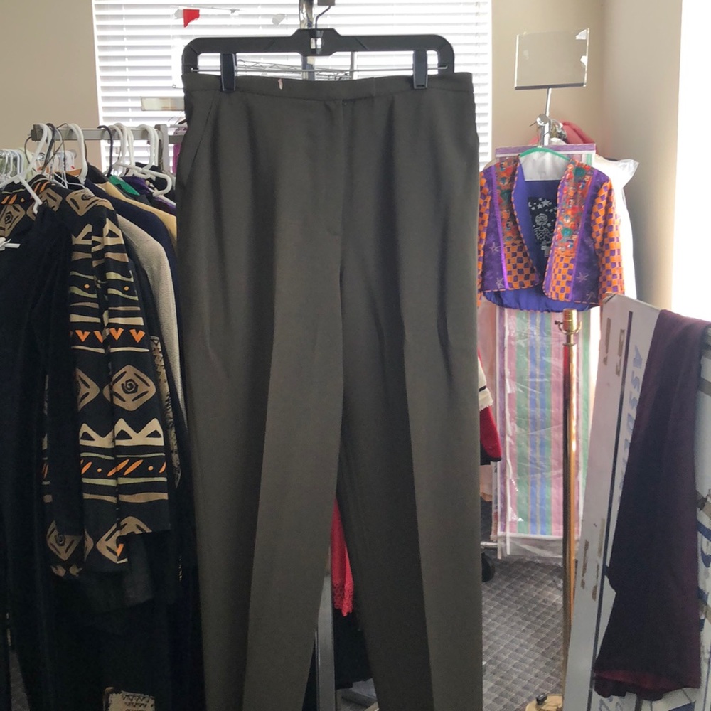 Green jones in New York pants